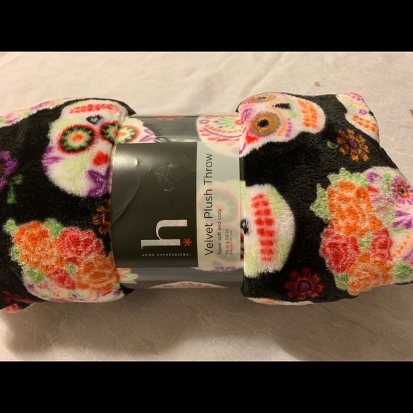 NWT fleece blanket - Picture 4 of 6